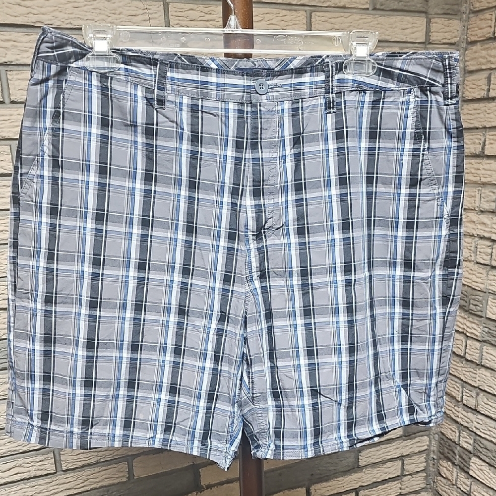 Croft and Barrow Plaid Mens Shorts Sz 40 **read description**